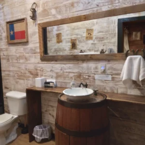 Rustic walls in the Cowboy Room Bathroom